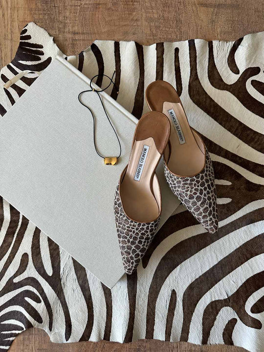 Manolo Blahnik Kitten Heels 37